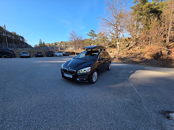 BMW 218d 4 of 24