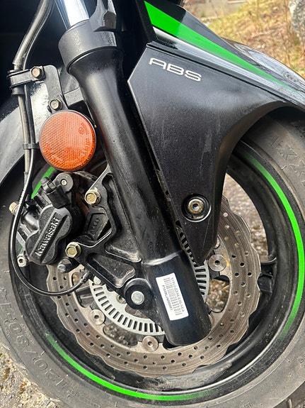 Kawasaki J 300 5 of 5