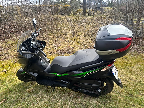 Kawasaki J 300 2 of 5