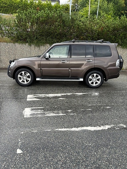 Mitsubishi Pajero 5 of 16