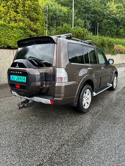 Mitsubishi Pajero 4 of 16
