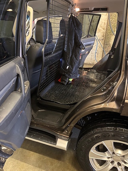 Mitsubishi Pajero 11 of 16