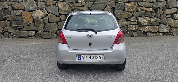 Toyota Yaris 5 of 5