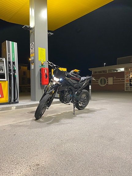 Aprilia SX 125 Super Motard 2 of 5