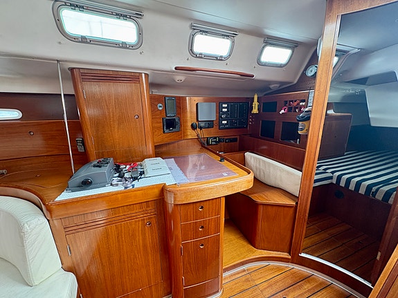 Beneteau First 47.7, Gi bud! 27 of 30