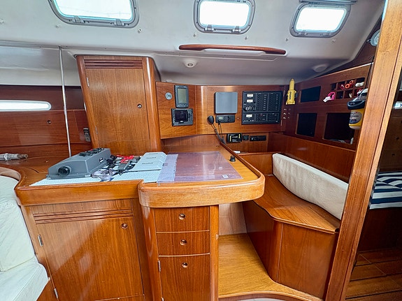 Beneteau First 47.7, Gi bud! 28 of 30