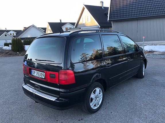 Volkswagen Sharan 2 of 7