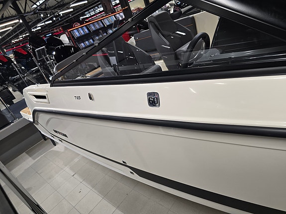 LAGERTØMMING - Uttern T65 Premium White // 2026 Mercury F 225 V6 - Kun 1 stk 12 of 17
