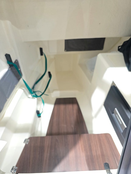 LAGERTØMMING - Uttern T65 Premium White // 2026 Mercury F 225 V6 - Kun 1 stk 13 of 17