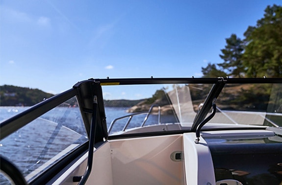 LAGERTØMMING - Uttern T65 Premium White // 2026 Mercury F 225 V6 - Kun 1 stk 17 of 17