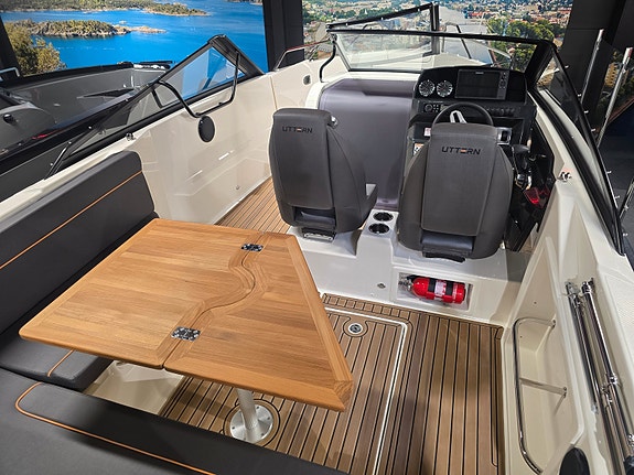 LAGERTØMMING - Uttern T65 Premium White // 2026 Mercury F 225 V6 - Kun 1 stk 8 of 17