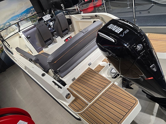 LAGERTØMMING - Uttern T65 Premium White // 2026 Mercury F 225 V6 - Kun 1 stk 3 of 17