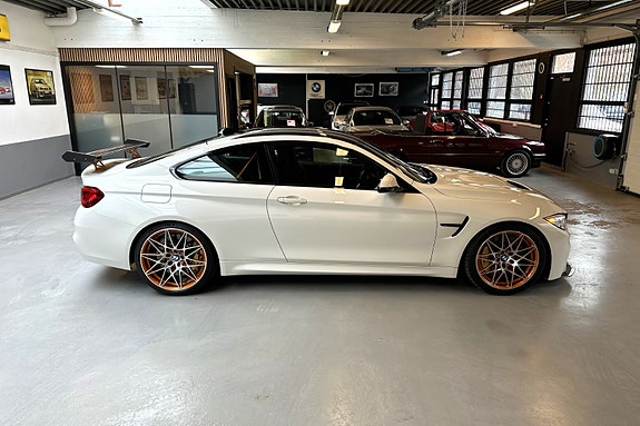 BMW M4 6 of 30