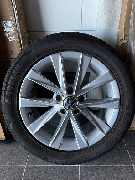 Volkswagen Passat 24 of 24