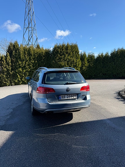 Volkswagen Passat 5 of 24