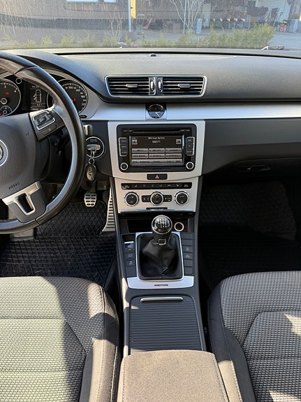 Volkswagen Passat 18 of 24
