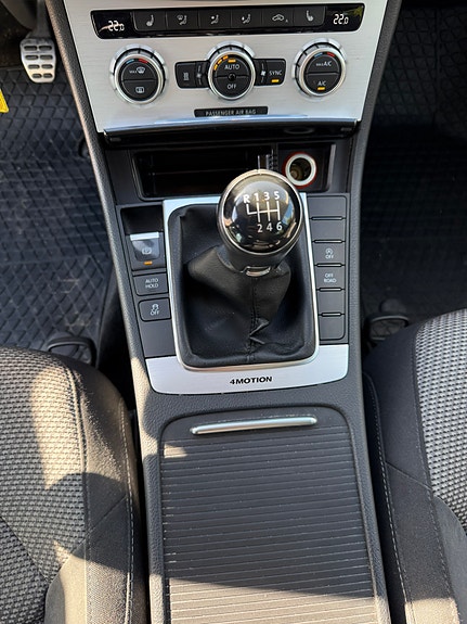 Volkswagen Passat 19 of 24