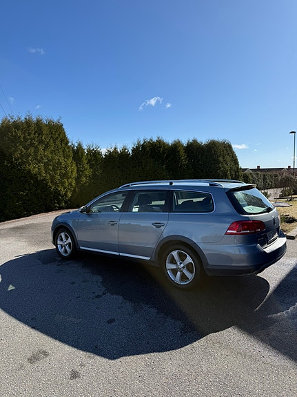 Volkswagen Passat 4 of 24