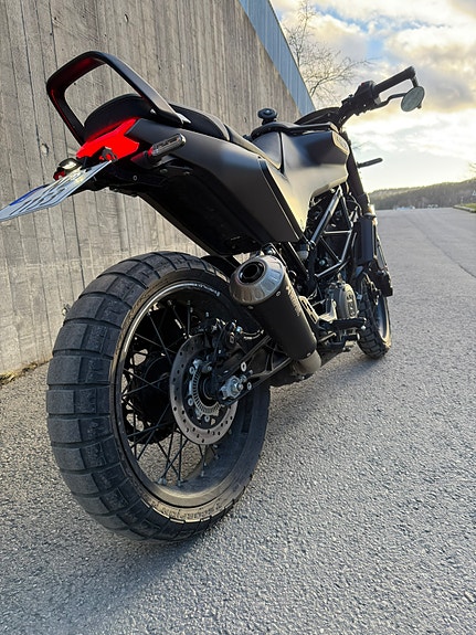 Husqvarna Svartpilen 401 4 of 5