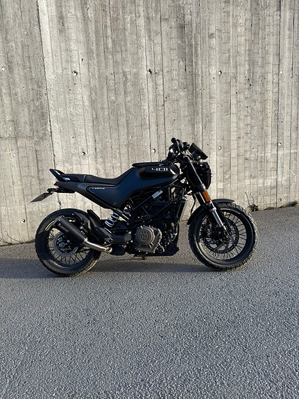 Husqvarna Svartpilen 401 2 of 5