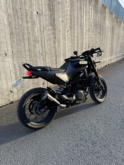 Husqvarna Svartpilen 401 3 of 5