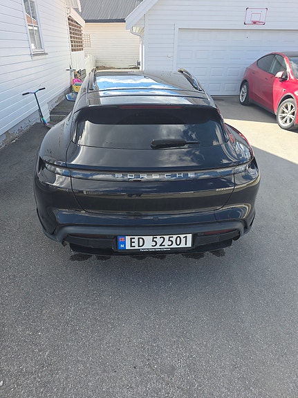 Porsche Taycan 9 of 9