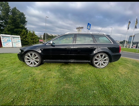 Audi RS4 2 of 7