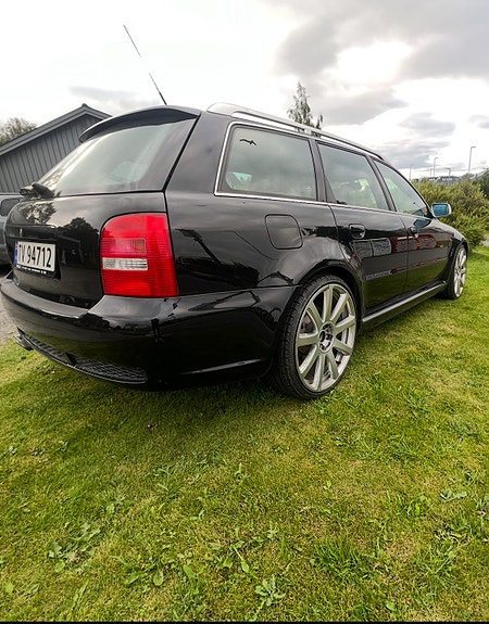 Audi RS4 4 of 7