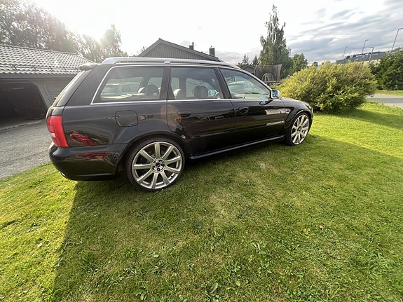 Audi RS4 3 of 7