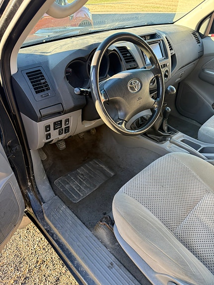 Toyota HiLux 9 of 13