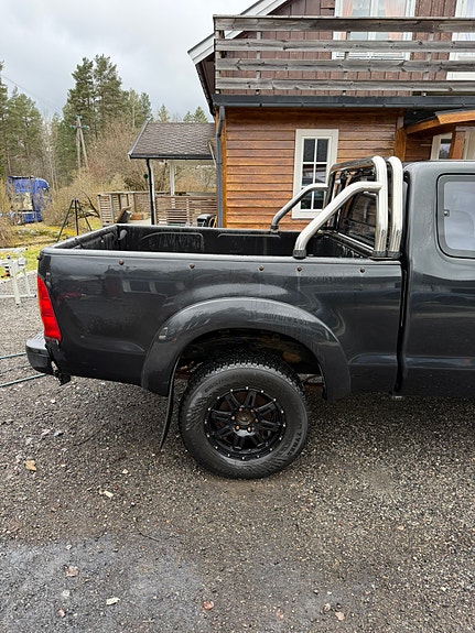 Toyota HiLux 6 of 13