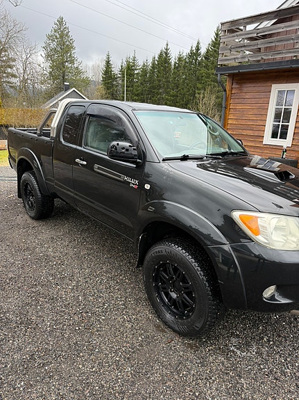 Toyota HiLux 7 of 13