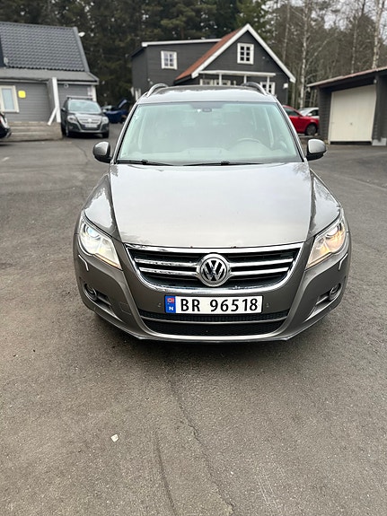 Volkswagen Tiguan 2 of 5