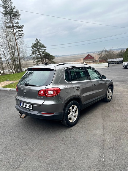 Volkswagen Tiguan 4 of 5