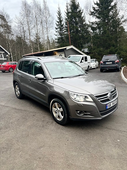 Volkswagen Tiguan 3 of 5