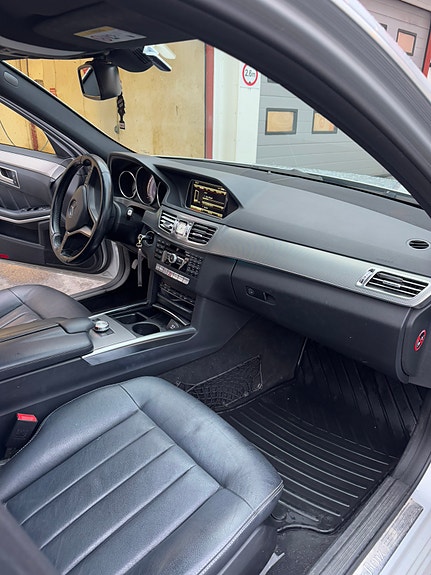Mercedes-Benz E220 5 of 13