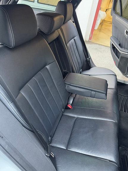 Mercedes-Benz E220 3 of 13