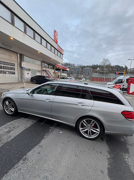 Mercedes-Benz E220 11 of 13