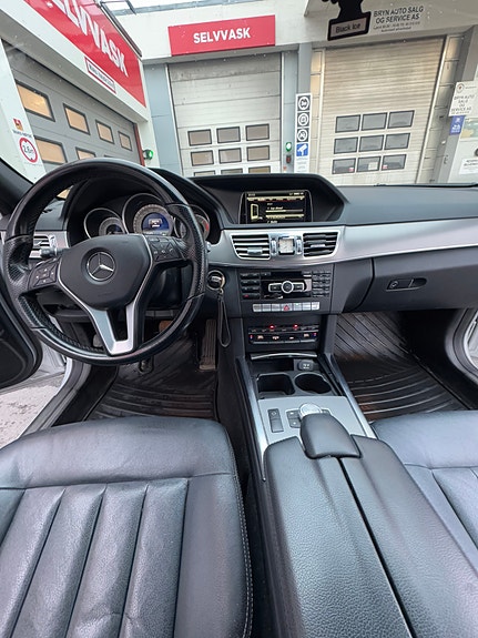 Mercedes-Benz E220 13 of 13