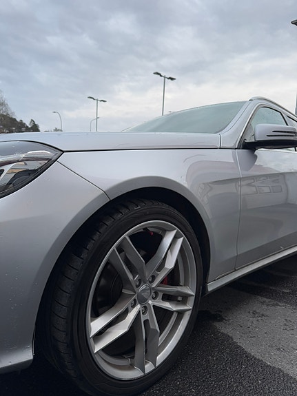 Mercedes-Benz E220 9 of 13