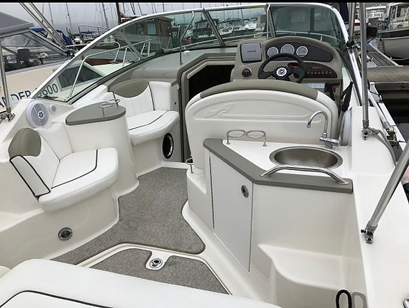 Sea Ray 240 Sundancer 5 of 5