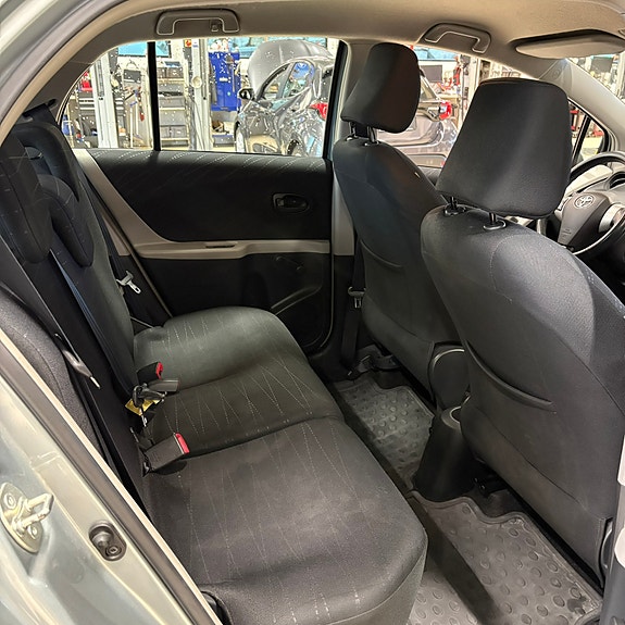 Toyota Yaris 8 of 11