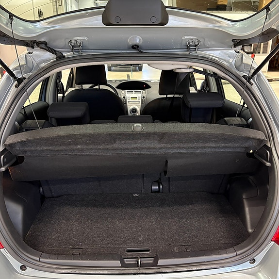 Toyota Yaris 9 of 11