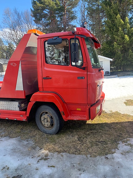 Mercedes-Benz 814 2 of 5