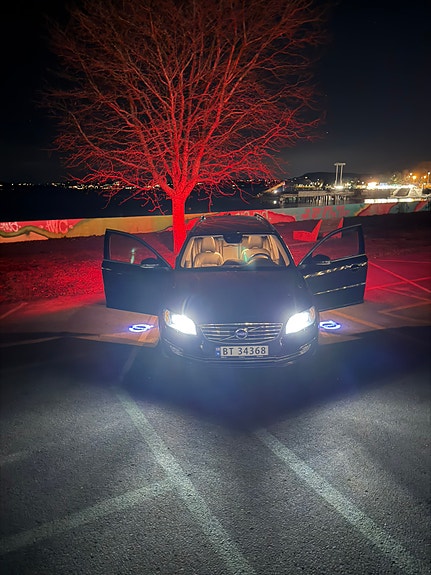 Volvo V70 2 of 9