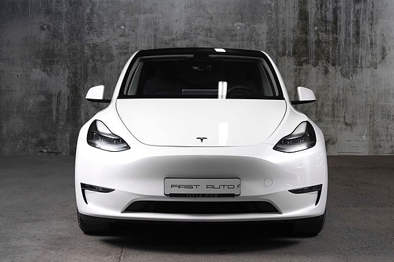 Tesla Model Y 3 of 5