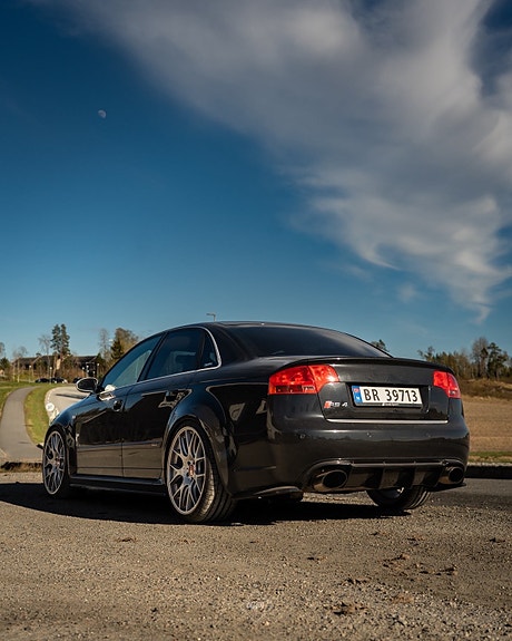 Audi RS4 3 of 5