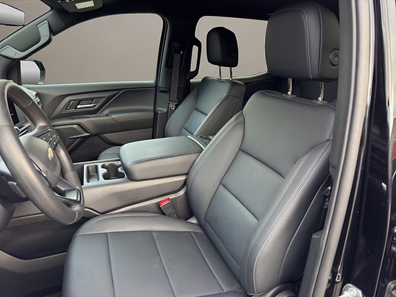 Chevrolet Silverado EV 9 of 27