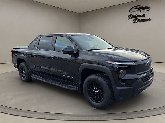 Chevrolet Silverado EV 4 of 27