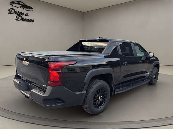 Chevrolet Silverado EV 7 of 27